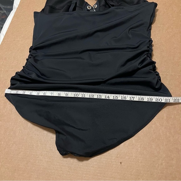 Torrid plus size one piece black swimsuit, size 3 (22/24 ladies plus size) - Picture 11 of 16